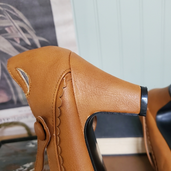 Modcloth Chase & Chloe Mina Button Heels Retro Modern Does Vintage Women… - Picture 2 of 5